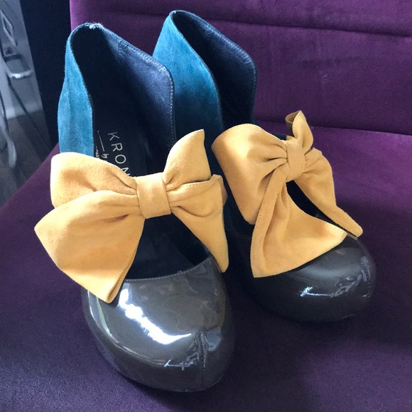 Bow suede wedges by Kron - Picture 1 of 5